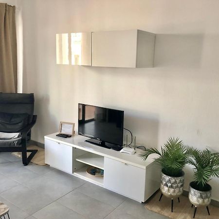 Ground Floor Apartment With Pool, Next To The Beach Коста-Тегисе Экстерьер фото
