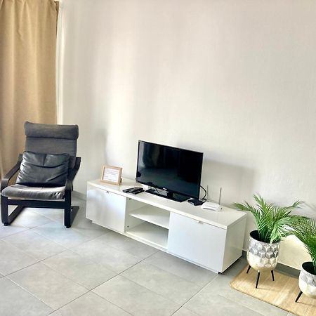 Ground Floor Apartment With Pool, Next To The Beach Коста-Тегисе Экстерьер фото